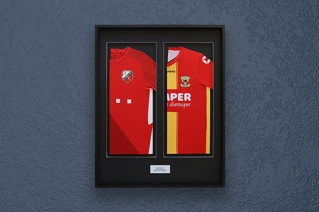 2 voetbalshirts & 1 jubileum