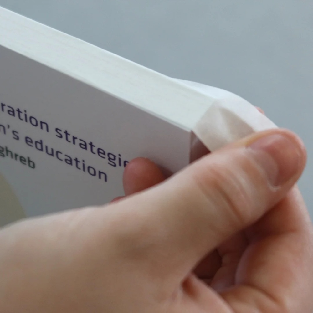 boek-ingelijst-tape-rondom-boek