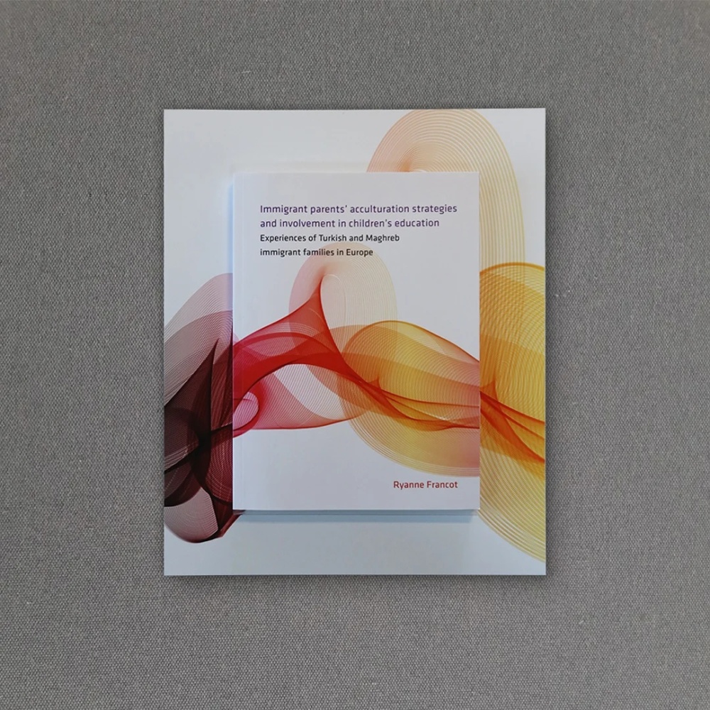 boek-ingelijst-boek-op-achtergrond