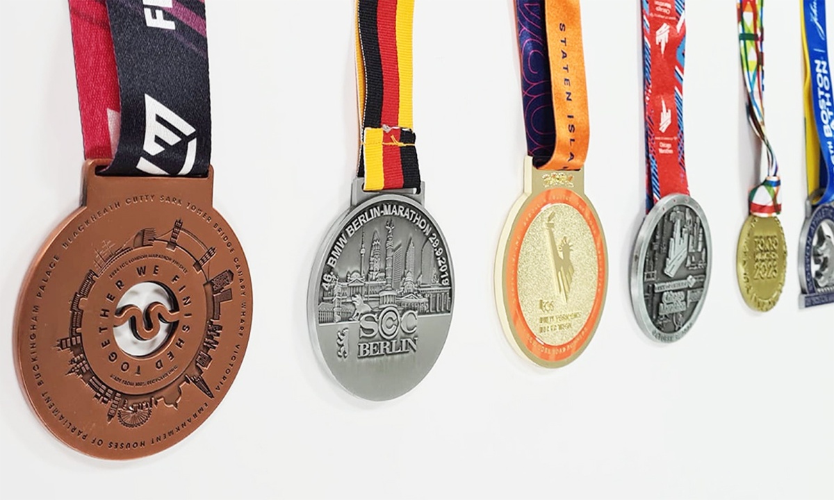 Marathon medailles ingelijst